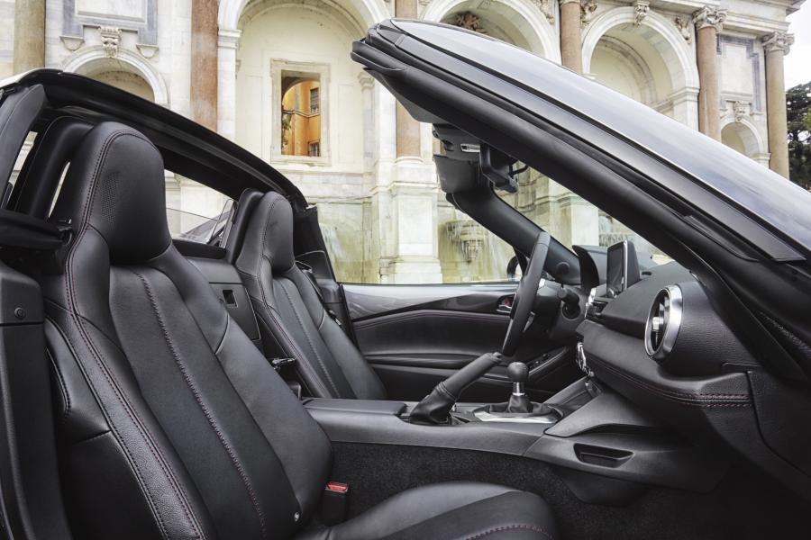 Интерьер Mazda MX-5 Miata RF (ND) 2016 года  (WW) (фото 22 из 48)